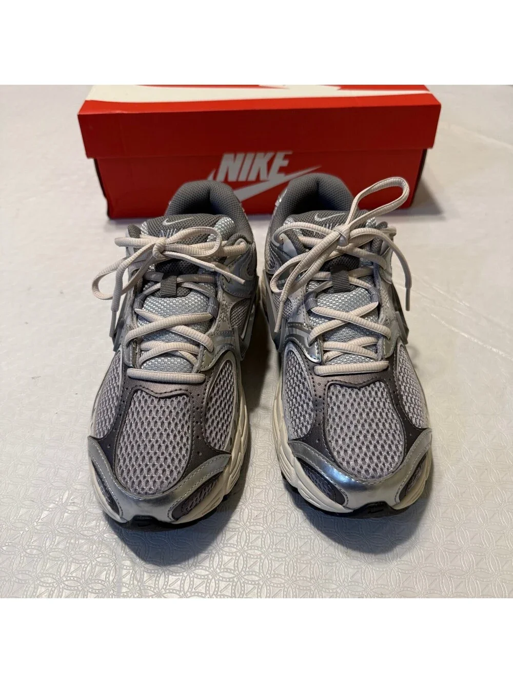 Nike V5 RNR Sneaker 8 Women's 6.5 Men's